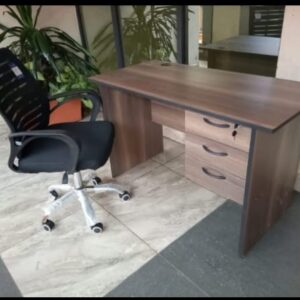 1.2M Desk+Chair